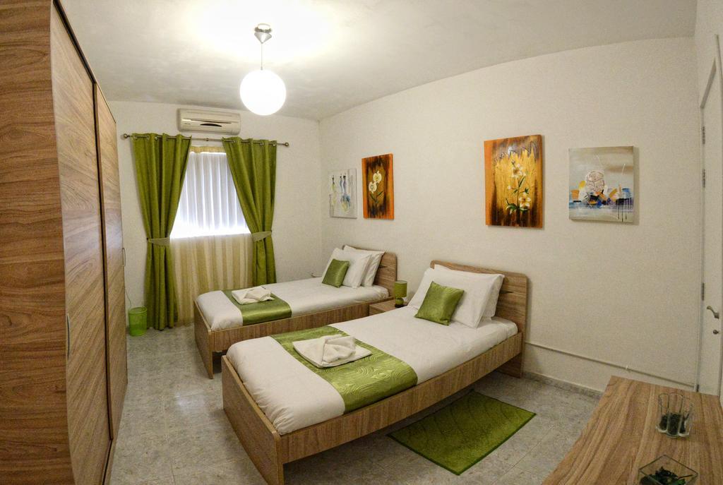Village Corner 3 Bedroom Apartment With Garage Марсаскала Екстериор снимка