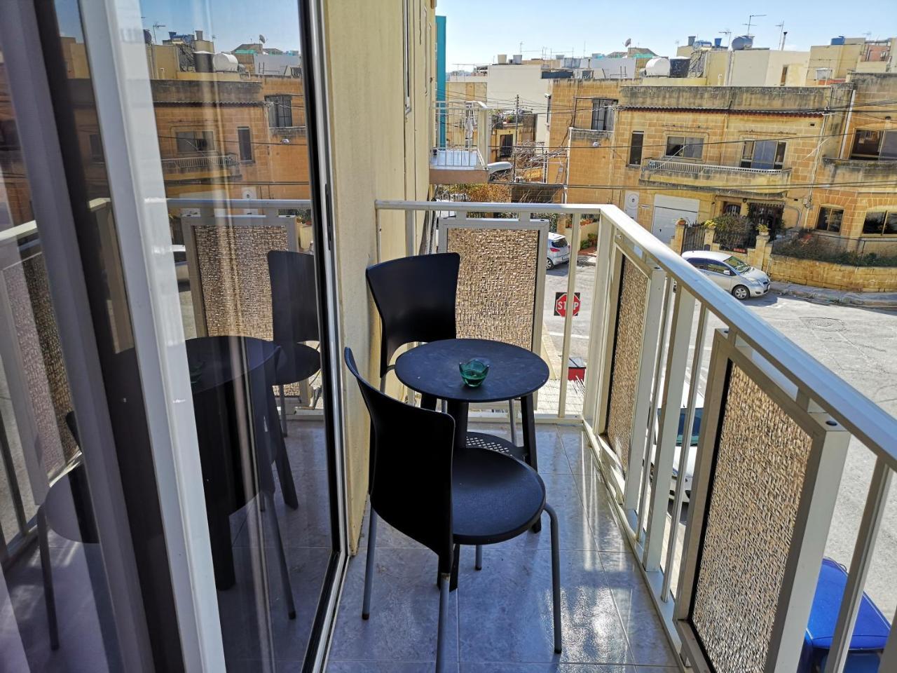 Village Corner 3 Bedroom Apartment With Garage Марсаскала Екстериор снимка